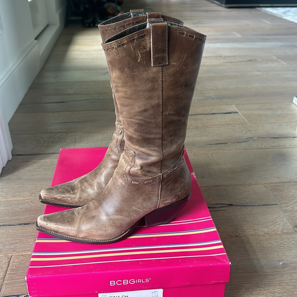 BCBGirls Women’s Taupe Crazy Horse Size 7.5 Boot - Picture 3 of 13